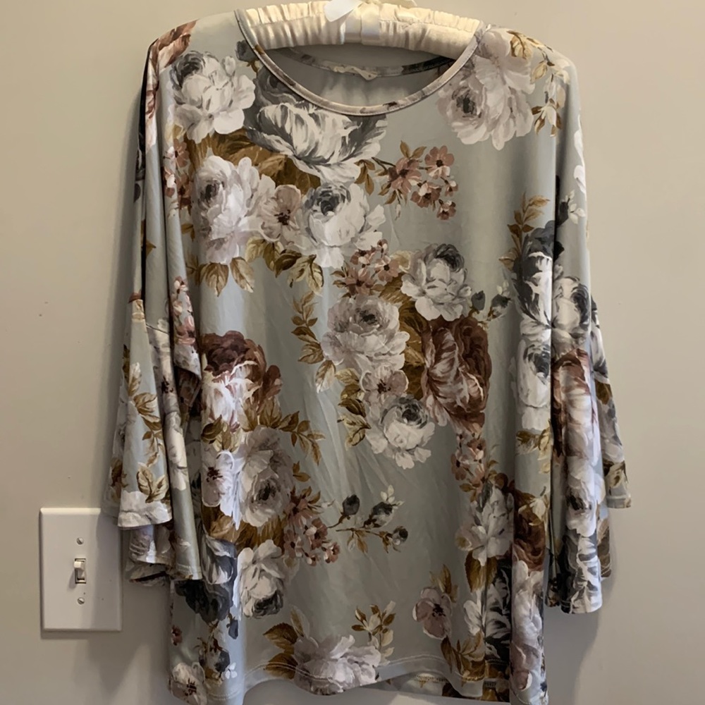 Les Amis 3/4 sleeve Floral Top